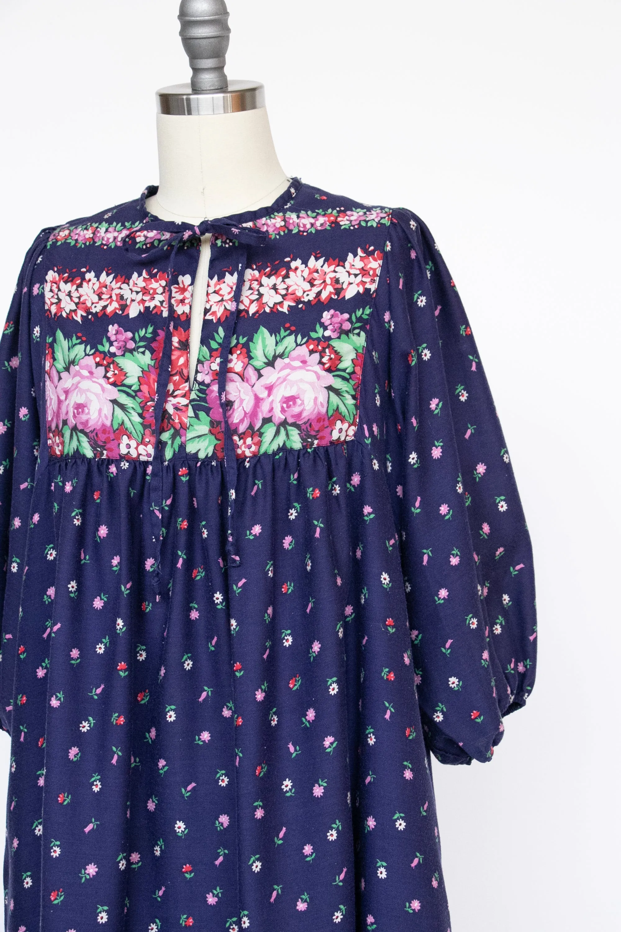 1970s Tent Dress Dark Floral Cotton L